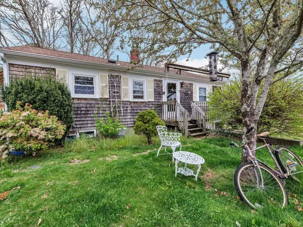 18 Ingleside Drive, East Falmouth, MA 02536