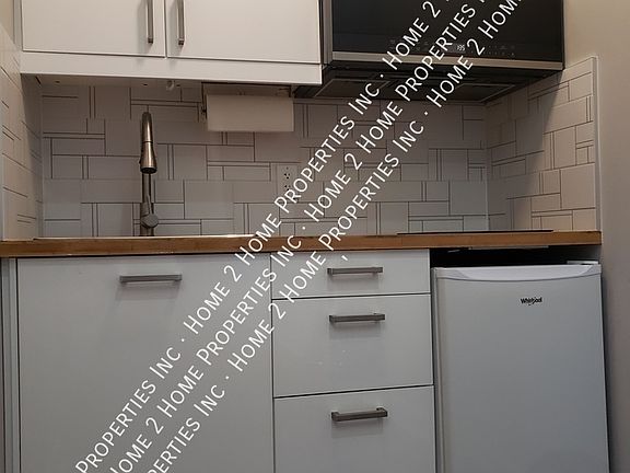 4th image of 1154 Wyandotte St E #3