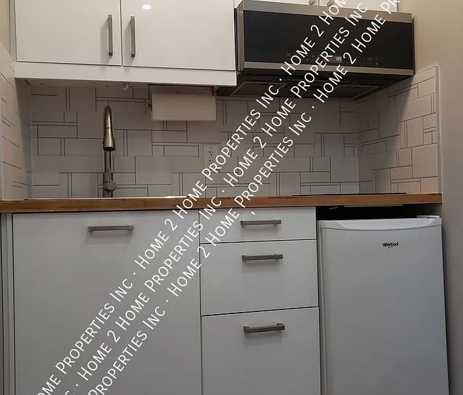 1154 Wyandotte St E #3 — Photo 4