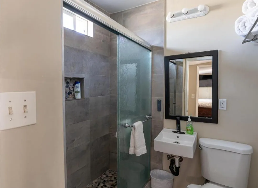 3 bed, 1200 sqft, $7,000 — Photo 2