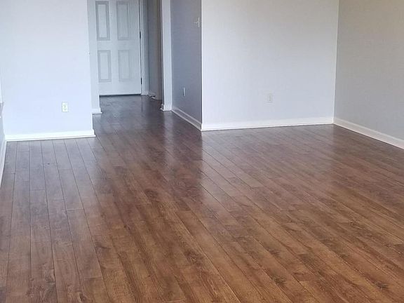 4th image of 208 Highland View Dr
