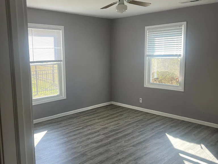 18351 Oak Park Ave — Photo 10