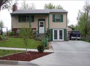 117 SE 40th St, Topeka, KS 66609