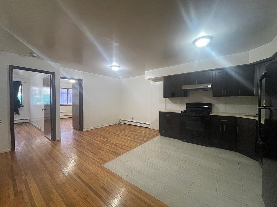 1st image of 3039 Linden Pl Fl 1