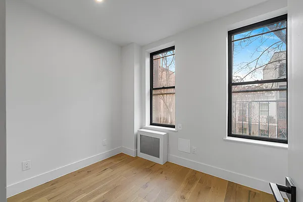 Bedroom, photo 1