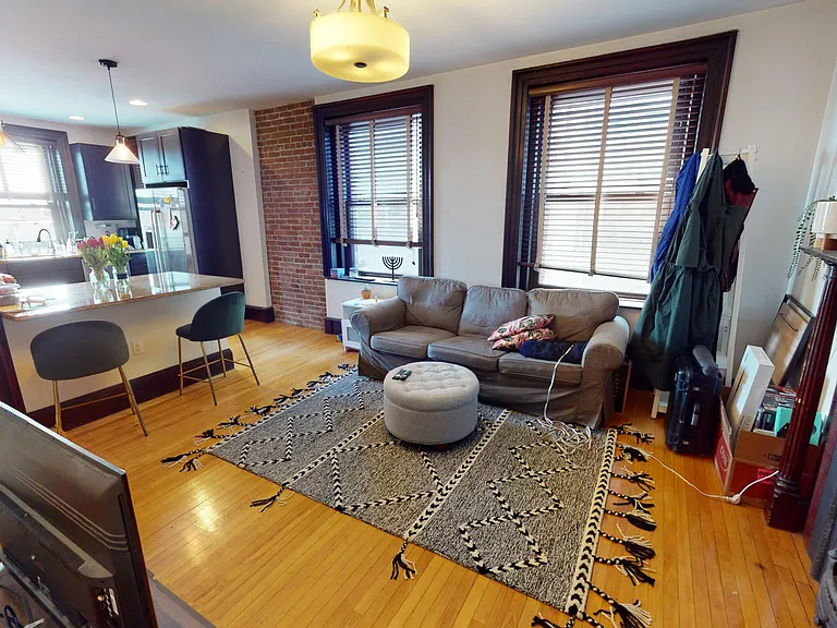 8 Davenport St #4 — Photo 1