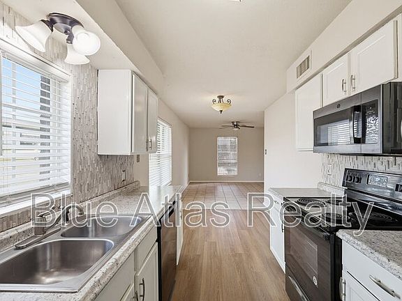 5th image of 702 Skyline Dr