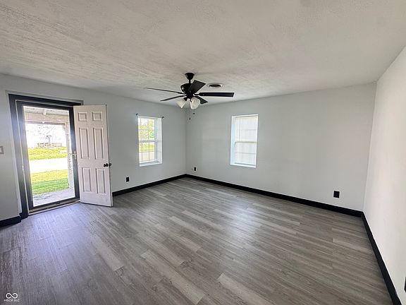3rd image of 608 S Broadway St