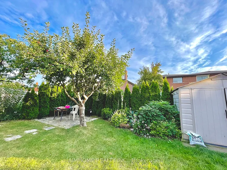 4090 Woodington Dr #LOWER — Photo 9