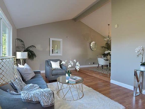 4th image of 950 Vista Ct