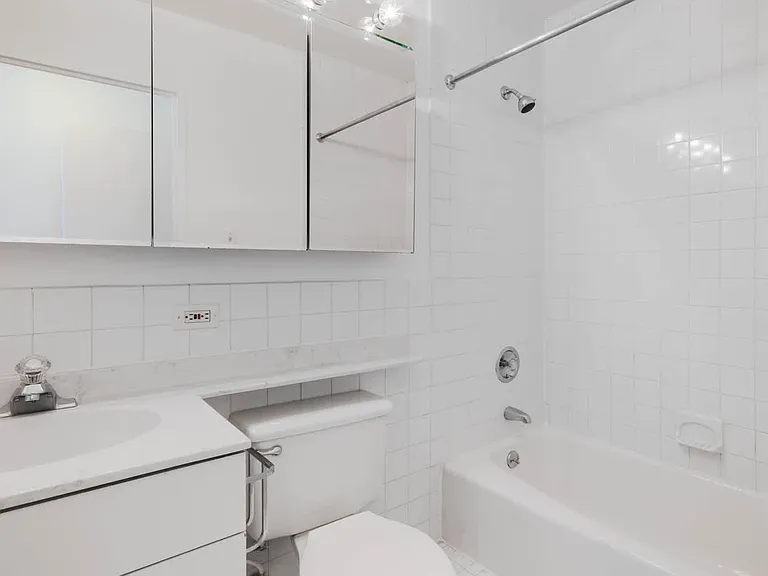 240 E 27th St #25A — Photo 21