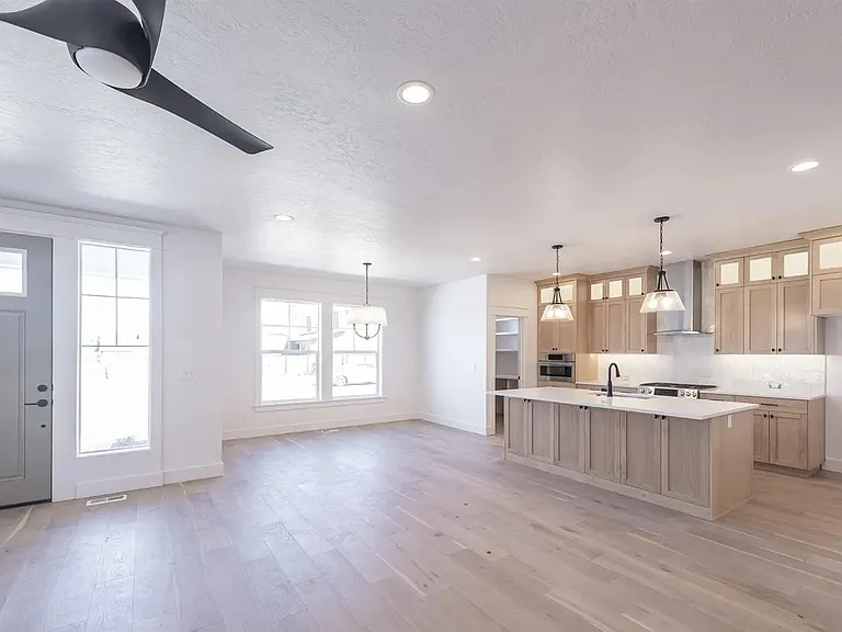 2203 E Hidcote St — Photo 3