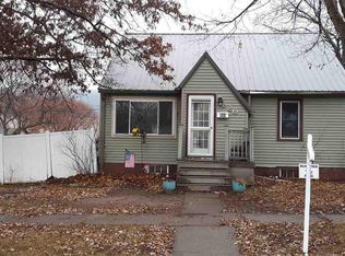 820 N Wacouta Ave, Prairie Du Chien, WI 53821