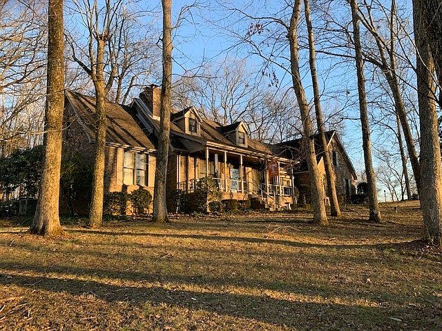 2nd image of 814 Foothills Rd