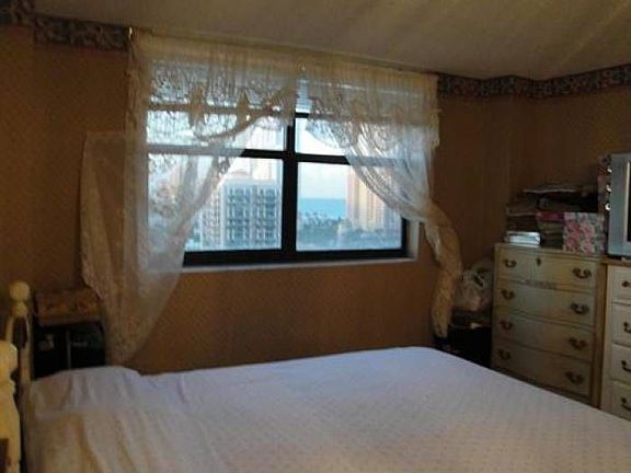 4th image of 210 174th St APT 1712
