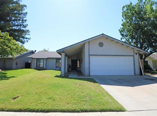 975 Centennial Ct, Tulare, CA 93274