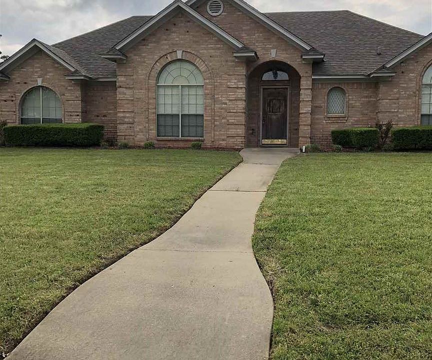 1st image of 6005 Forest Bend Ln