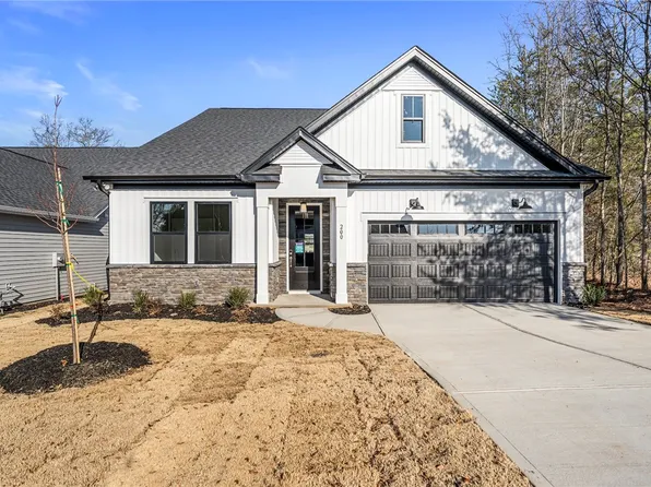 200 Highland St, Taylors, SC 29687