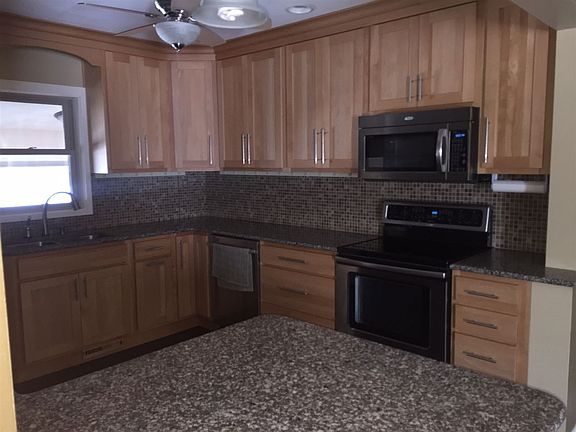 5th image of 2235 Woodlawn St