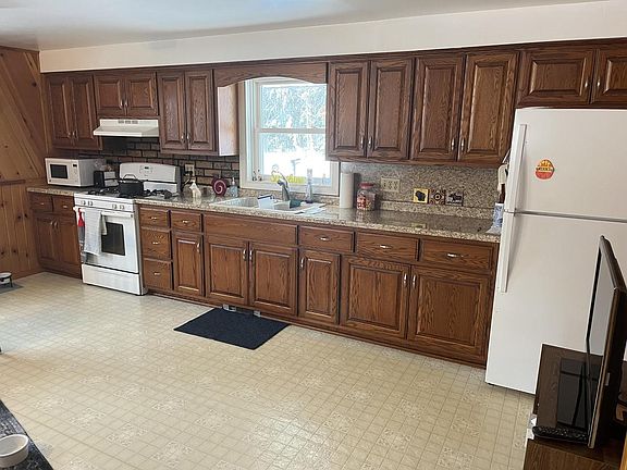 4th image of N8726 Maple Beach ROAD