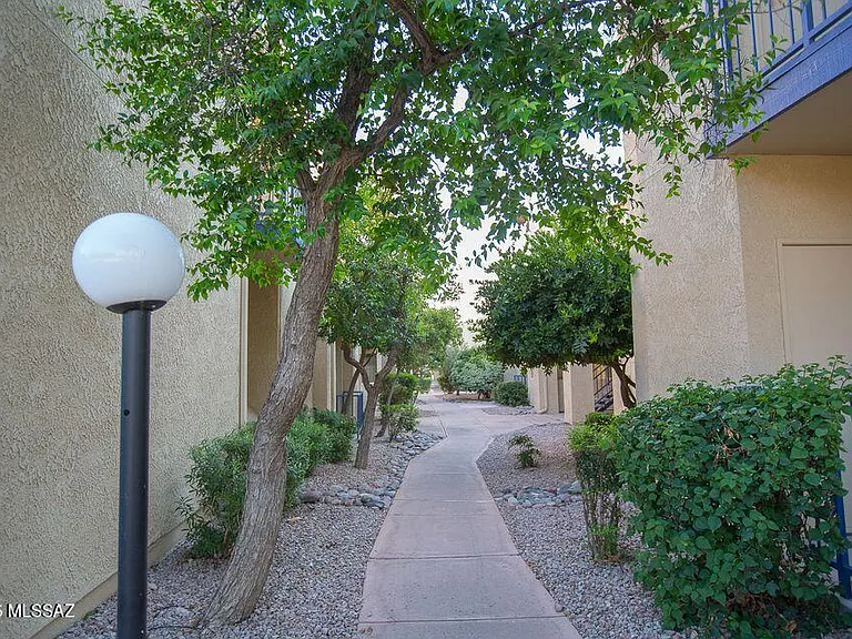 1200 E River Rd #B-27 — Photo 40