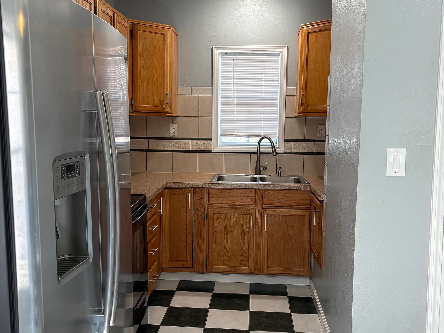 2 bed, $1,200 — Photo 2