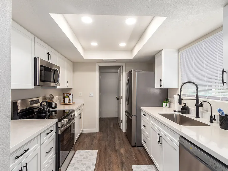 155 W Hunter St — Photo 12