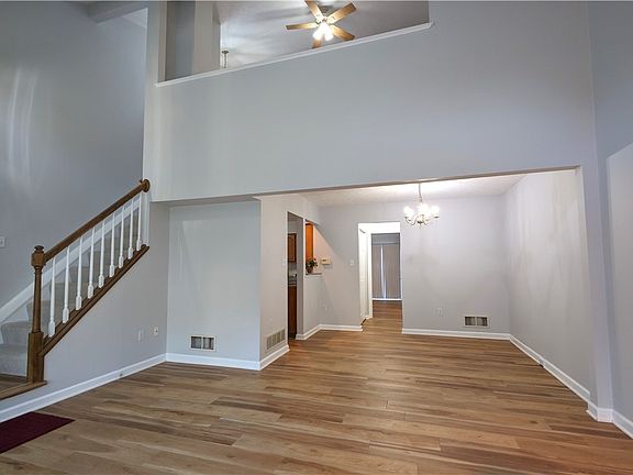 3rd image of 901 Berrington Ct