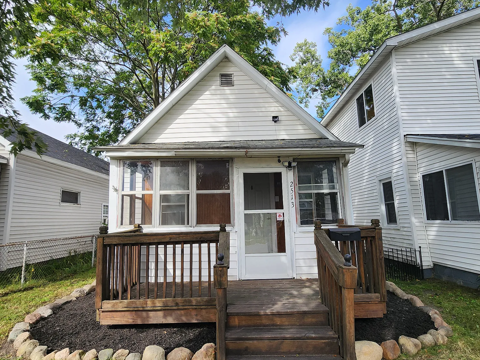 3 bed, 1017 sqft, $1,350 — Photo 2