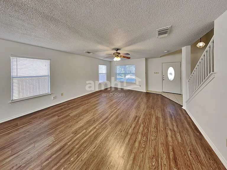 8135 Chestnut Manor Dr — Photo 7