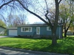 815 Harrington St SW, Hutchinson, MN 55350