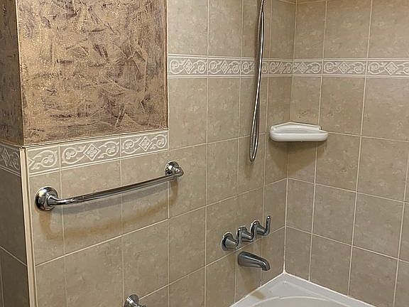 5th image of 402 23rd St #1B