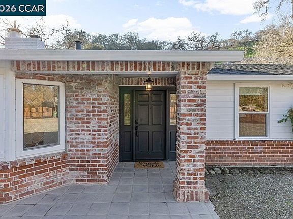 3rd image of 205 Castle Hill Ranch Rd