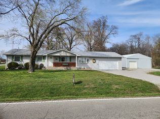 15766 E Tilton Rd, Ina, IL 62846