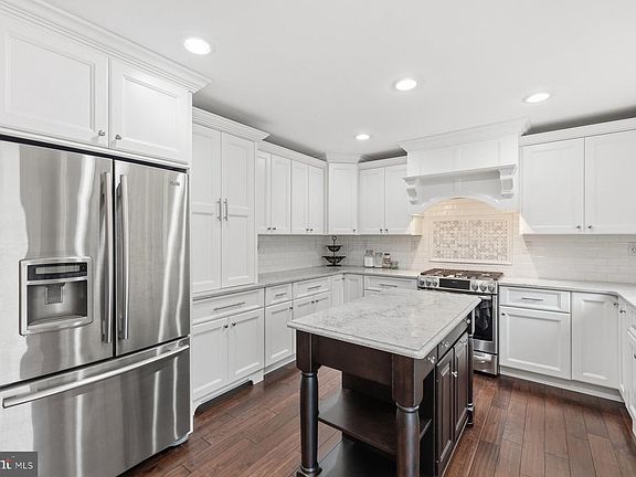 2nd image of 6341 Twin Ponds Ln