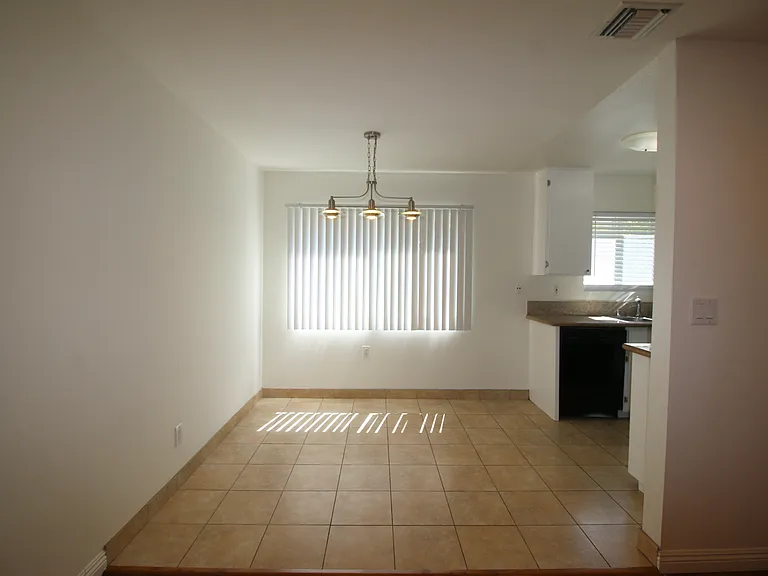 Nordhoff Apartments — Photo 7