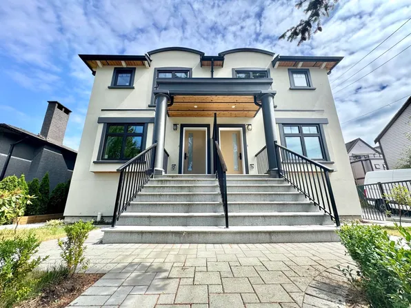 5216 Rupert St, Vancouver, BC V5R 2J9