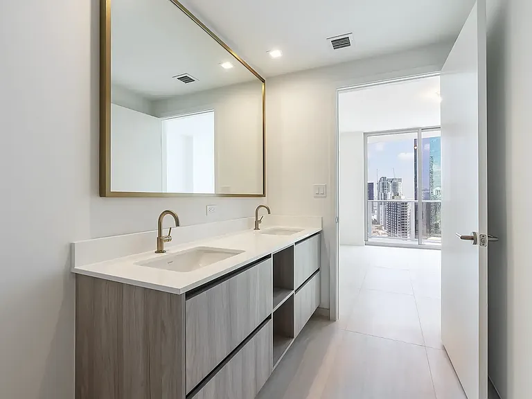 77 SE 5th St #1111 — Photo 1