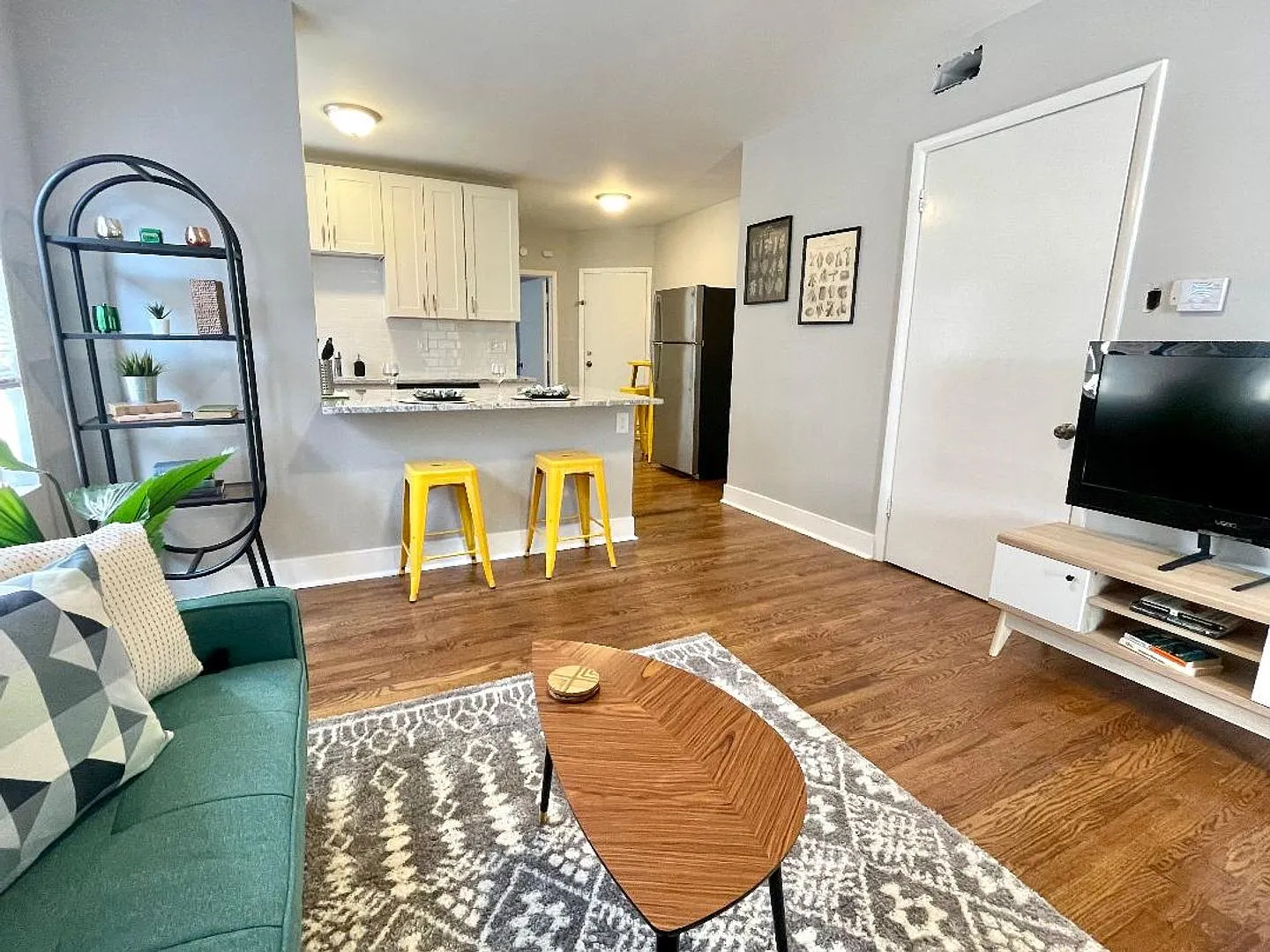 Completely renovated Apartment in the heart of Southwest Gardens — Photo 2
