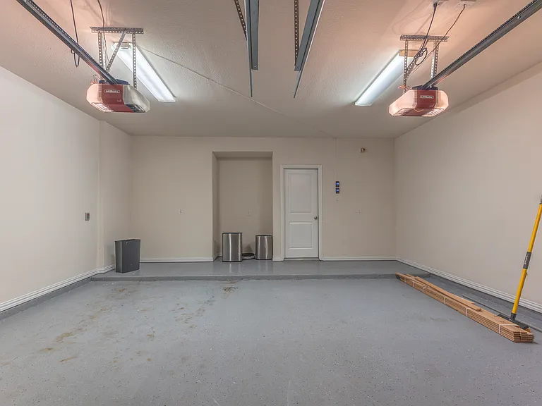 825 Warwick Blvd — Photo 30