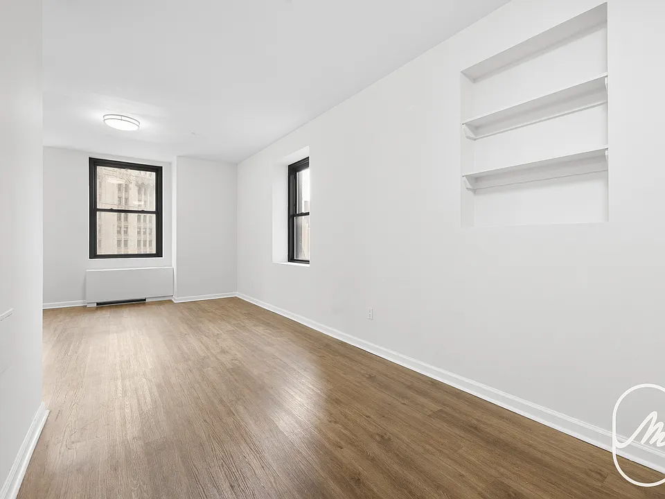 15 Park Row #25P