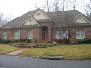 3102 Starmount Farms Dr, Greensboro, NC 27408