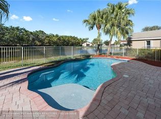 165 E Bayridge Dr, Weston, FL 33326