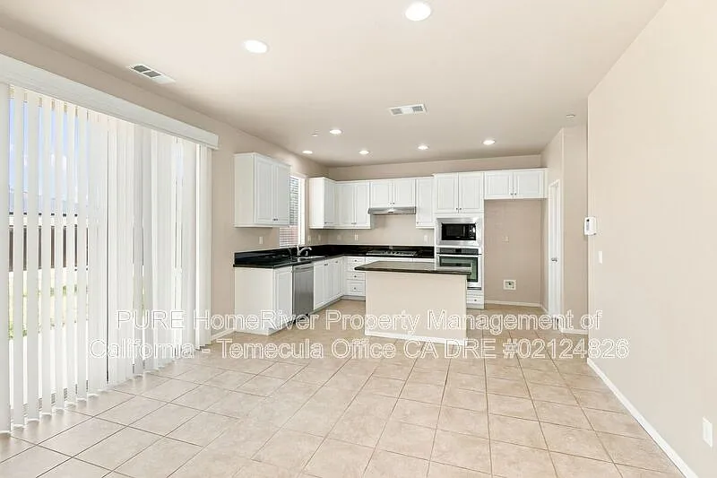 5 bed, 3.0 bath, 2222 sqft, $3,495 — Photo 3