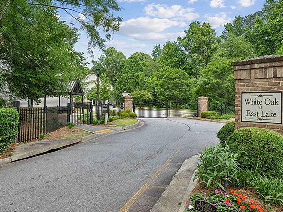 3rd image of 2817 White Oak Ln