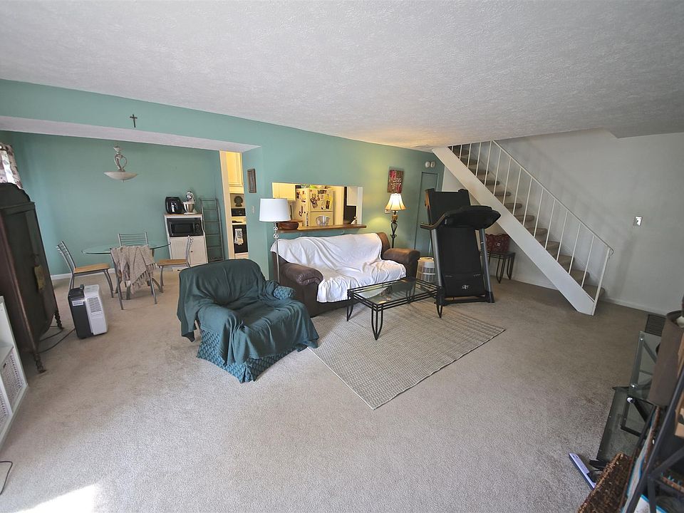 1st image of 921 E Waterloo Dr