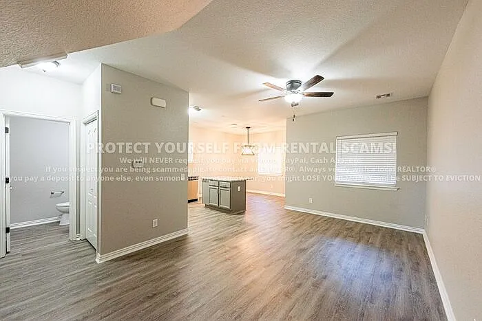758 W Breeze Cv — Photo 3