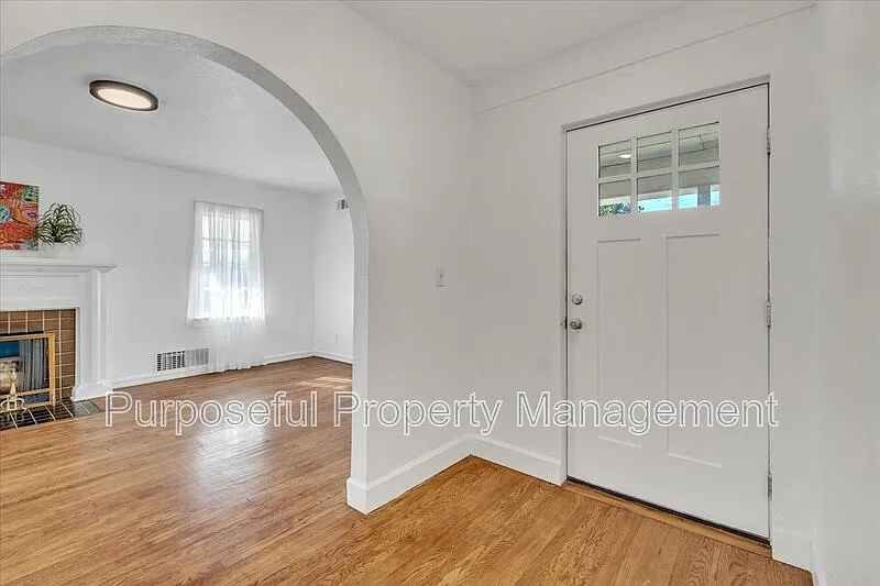 4 bed, 2.0 bath, 1690 sqft, $1,900 — Photo 4