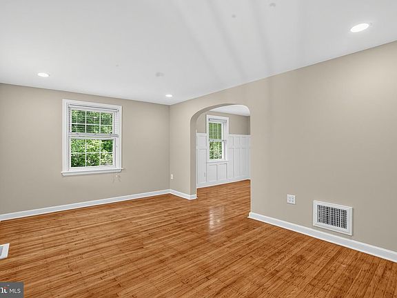 5th image of 200 Glendalough Rd