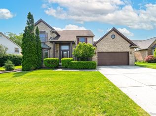 45243 Glengarry Rd, Canton, MI 48188